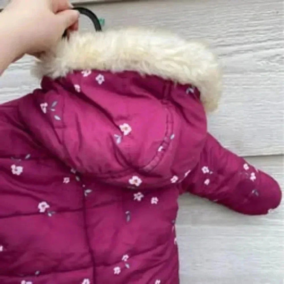 3/6 month oshkosh snowsuit with hood - Picture 2 of 3